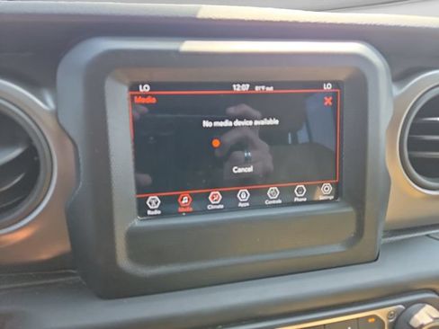 Used 2021 Jeep Gladiator Sport AWD/4WD image 31