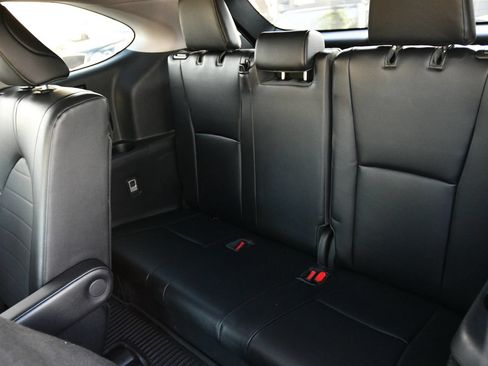 Used 2022 Toyota Highlander XLE FWD image 28