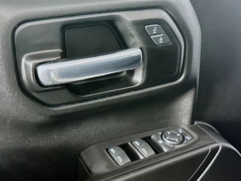 Used 2020 Chevrolet Silverado 1500 Custom w/ Custom Value Package image 15