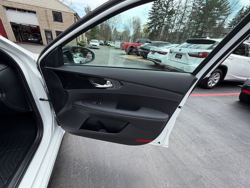 Used 2024 Kia Forte GT-Line w/ GT-Line Premium Package image 11