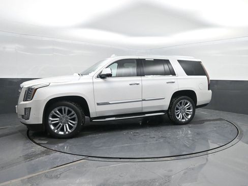 Used 2020 Cadillac Escalade Premium Luxury w/ LPO, Radiant Package image 45