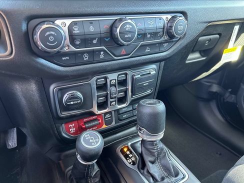 New 2026 Jeep Gladiator Sport AWD/4WD image 8