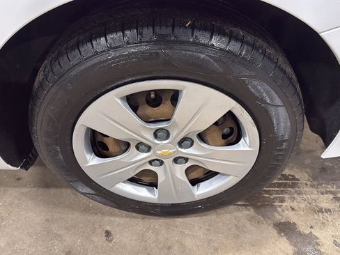 Used 2018 Chevrolet Cruze LS image 9