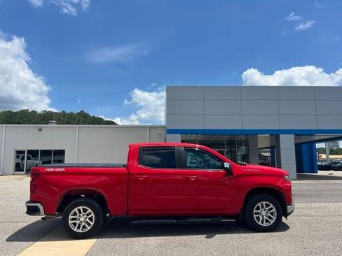 Used 2022 Chevrolet Silverado 1500 LT AWD/4WD image 8