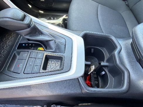 Used 2025 Toyota RAV4 XLE AWD/4WD image 13