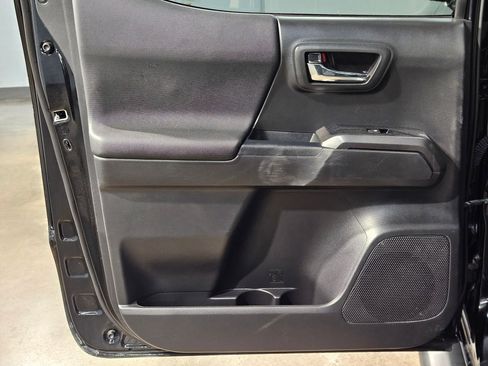 Used 2022 Toyota Tacoma TRD Sport image 32