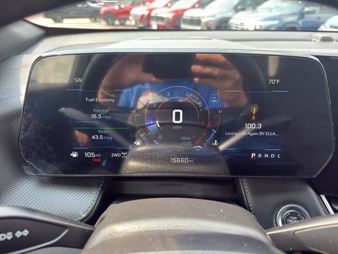 Certified 2025 Chevrolet Equinox LT w/ Safety and Technology Package AWD/4WD image 16