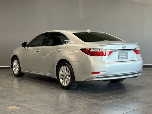 Used 2014 Lexus ES 300h w/ Luxury Package w/Bamboo Trim FWD image 8
