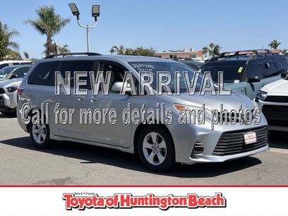 Used 2019 Toyota Sienna LE w/ Carpet Mat Package