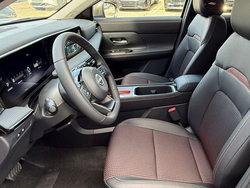 New 2026 Nissan Kicks SR image 12