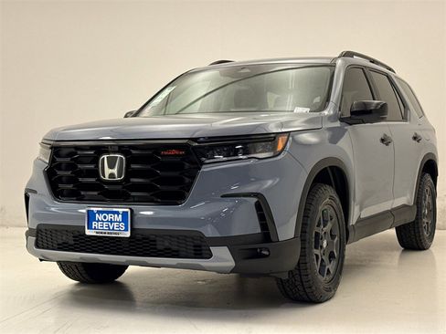 New 2025 Honda Pilot TrailSport image 2