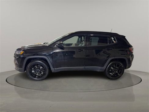 Used 2023 Jeep Compass Altitude image 4