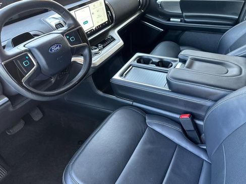 Used 2025 Ford Expedition Max Platinum image 10