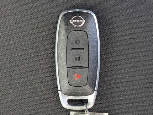 Used 2025 Nissan Rogue S AWD/4WD image 28