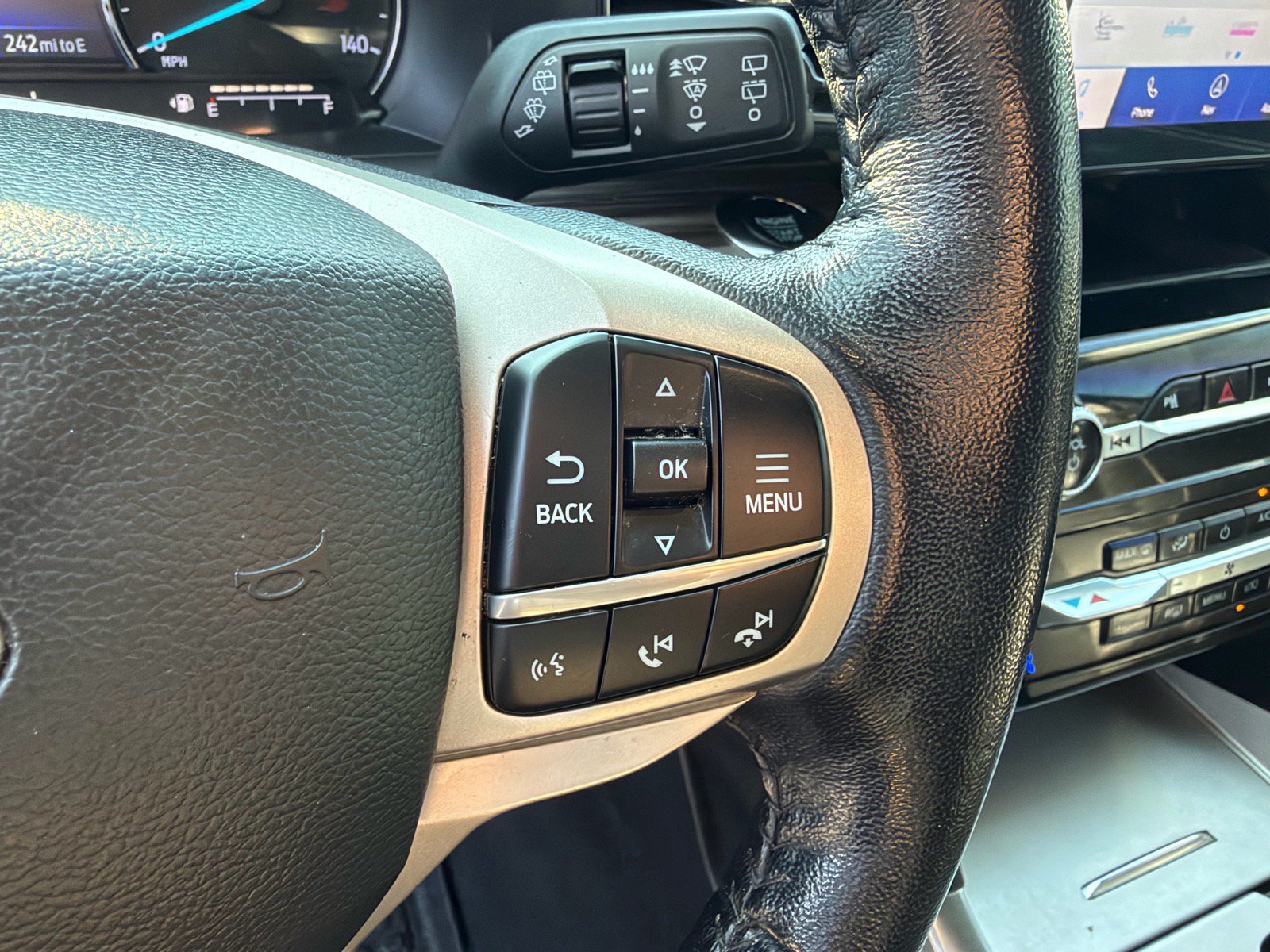 Used 2022 Ford Explorer Limited AWD/4WD image 30