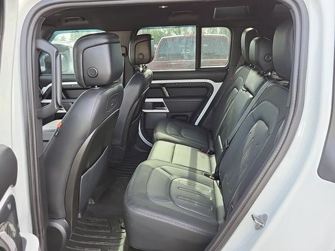 Used 2021 Land Rover Defender 110 X-Dynamic HSE AWD/4WD image 9