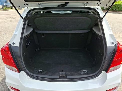Used 2020 Chevrolet Trax LT w/ LT Convenience Package FWD image 32