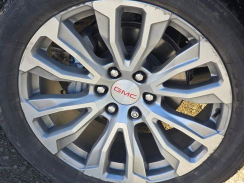 Used 2021 GMC Yukon Denali image 9