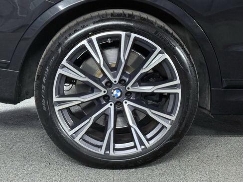 Used 2022 BMW X7 M50i image 9