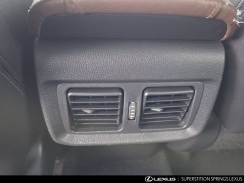 Used 2021 Toyota Venza XLE image 28