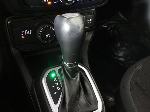 Used 2023 Jeep Renegade Latitude AWD/4WD image 45
