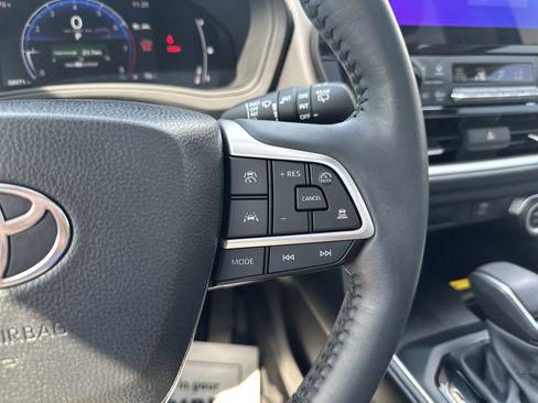 Certified 2024 Toyota Grand Highlander XLE image 35