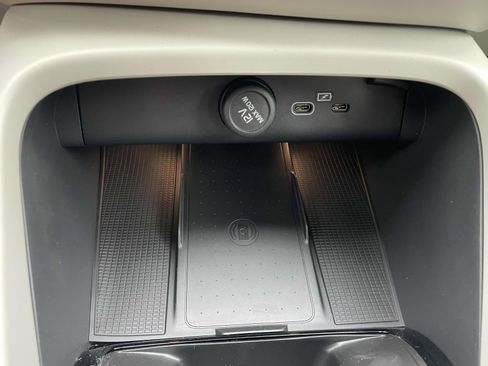 New 2025 Volvo XC40 B5 Plus w/ Protection Package Premier image 30