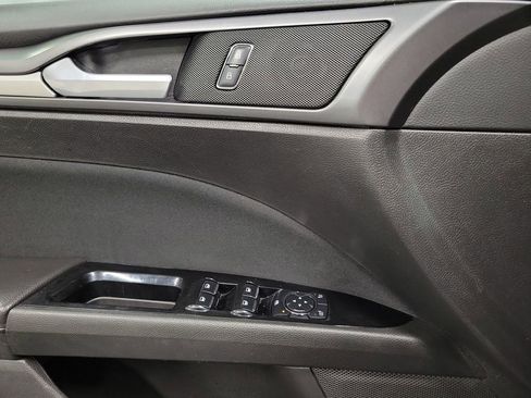Used 2016 Ford Fusion SE image 19
