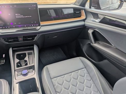New 2026 Volkswagen Tiguan SEL R-Line AWD/4WD image 18