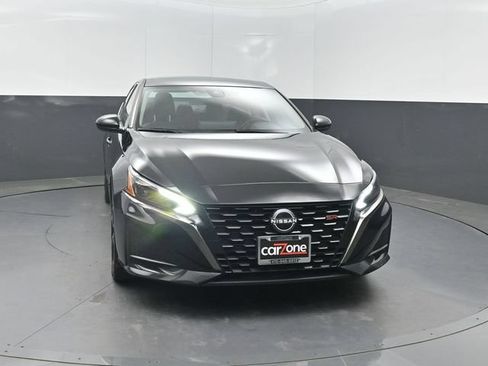 Used 2024 Nissan Altima 2.5 SR w/ SR Premium Package FWD image 32