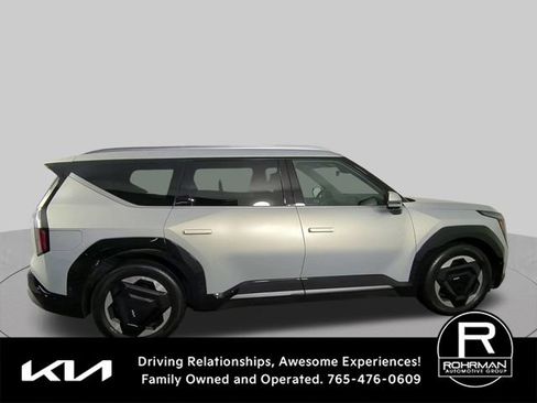 Used 2024 Kia EV9 Land AWD/4WD image 11