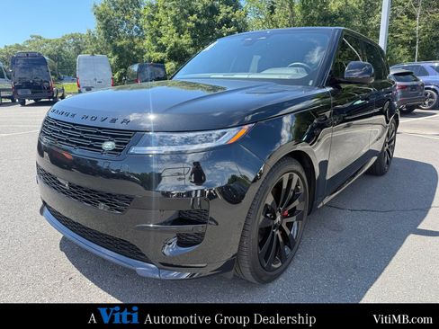 Used 2025 Land Rover Range Rover Sport Dynamic SE AWD/4WD image 4