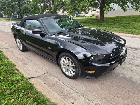 Used 2010 Ford Mustang GT Premium RWD image 7