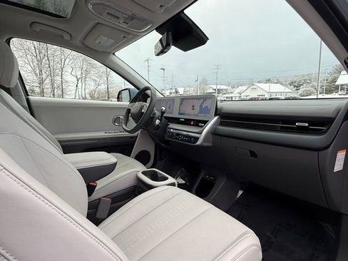 Used 2024 Hyundai Ioniq 5 Limited image 16