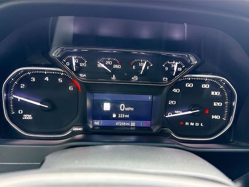 Used 2022 GMC Sierra 2500 AT4 w/ AT4 Preferred Package image 12