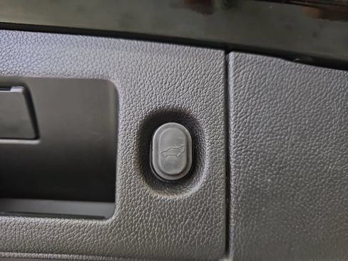 Used 2020 GMC Yukon SLT w/ Premium Edition RWD image 13