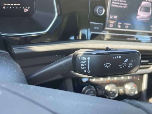 Used 2023 Volkswagen Jetta SE w/ Panoramic Sunroof Package FWD image 25