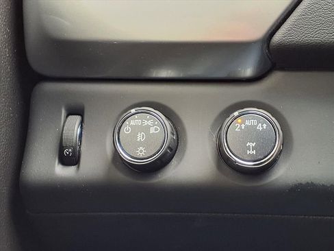 Used 2018 Chevrolet Suburban LT w/ LT Signature Package image 29