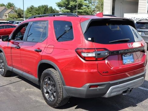 Used 2024 Honda Pilot TrailSport image 6