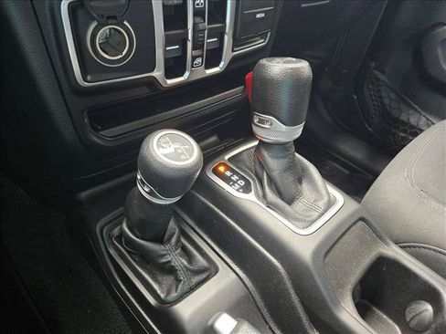 Used 2018 Jeep Wrangler Unlimited Sport S AWD/4WD image 15