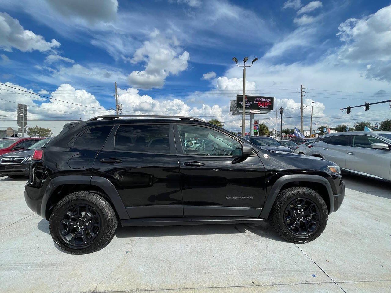 Used 2021 Jeep Cherokee Trailhawk w/ Sun, Sound & Nav Group AWD/4WD image 8