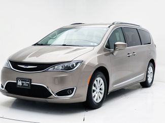 Used 2018 Chrysler Pacifica Touring-L video 2
