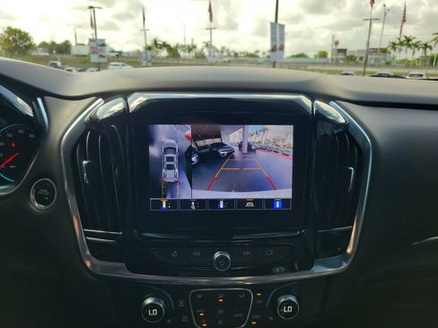 Used 2022 Chevrolet Traverse RS FWD image 26
