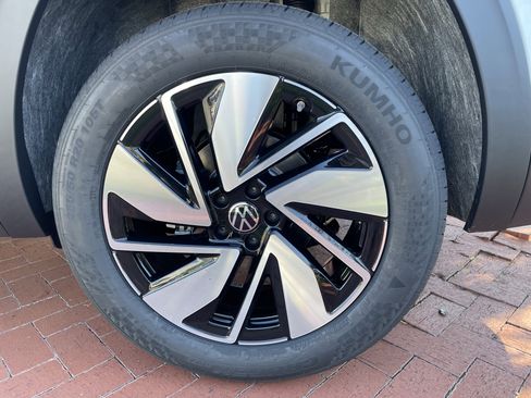 New 2026 Volkswagen Atlas SE FWD image 8