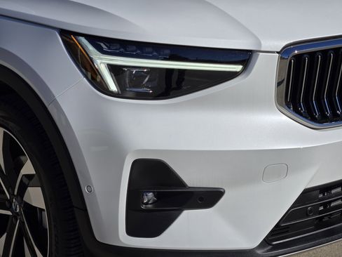 New 2025 Volvo XC40 B5 Ultra w/ Protection Package image 11