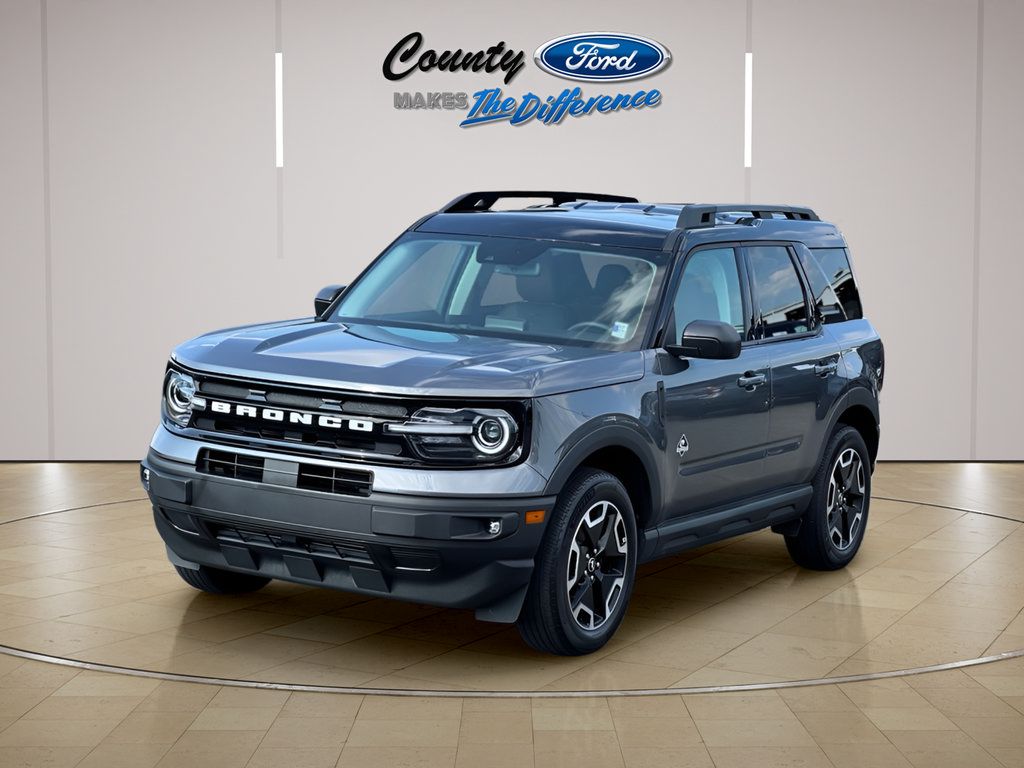 Used 2024 Ford Bronco Sport Outer Banks w/ Tech Package AWD/4WD image 2