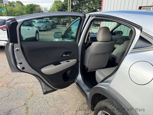 Used 2022 Honda HR-V LX image 10