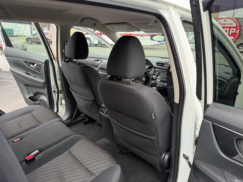 Used 2017 Nissan Rogue S image 22