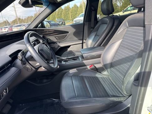 Used 2024 Lincoln Nautilus Reserve w/ Equipment Group 202A image 8