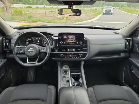 Used 2024 Nissan Pathfinder SV FWD image 27